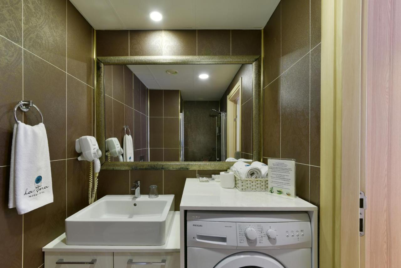 La Flora House Hotel Коджаели Екстериор снимка