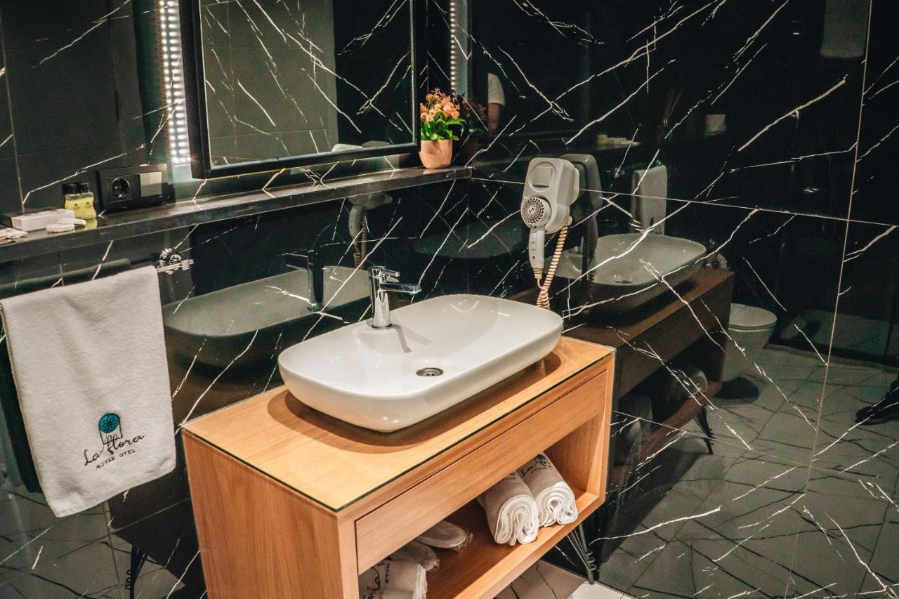La Flora House Hotel Коджаели Екстериор снимка