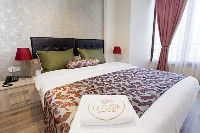 La Flora House Hotel Коджаели Екстериор снимка